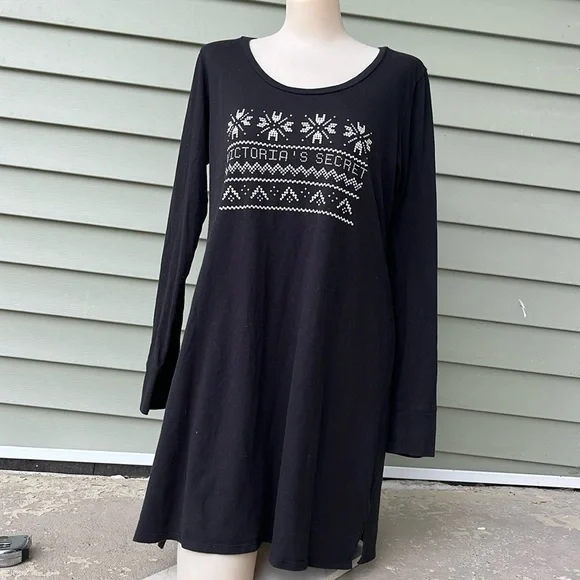 EUC Victoria’s Secret black pajamas with sequence - Picture 1 of 13